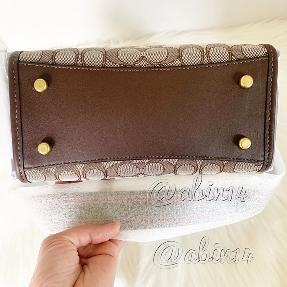 NWT Coach Field Tote 22 in Signature Jacquard - Picture 2 of 4